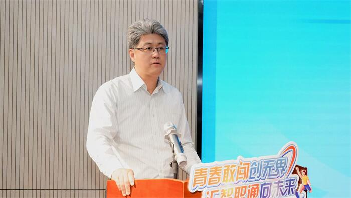 8领导讲话.jpg