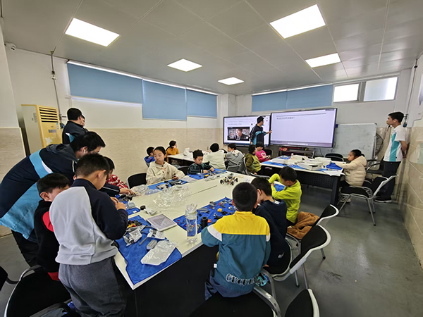 12 汽车魔法贴膜工坊 (1).jpg 12 汽车魔法贴膜工坊 (1).jpg