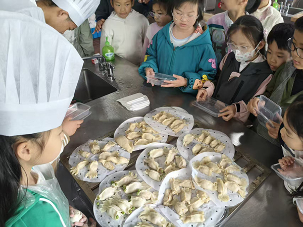 2 金鱼饺制作 (3).jpg 2 金鱼饺制作 (3).jpg