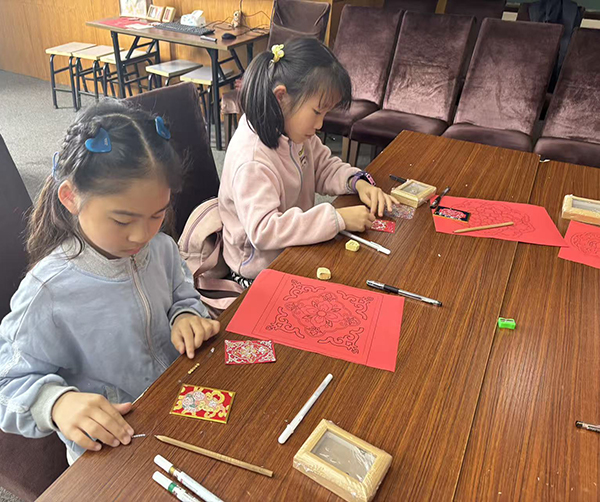 5指尖非遗 绘见匠心-非遗装饰摆台 (3).jpg 5指尖非遗 绘见匠心-非遗装饰摆台 (3).jpg