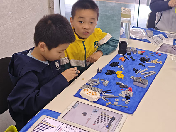 12 汽车魔法贴膜工坊 (2).jpg 12 汽车魔法贴膜工坊 (2).jpg